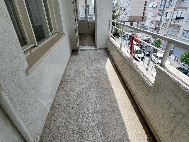 bahçelievlerin en nezih semtinde 160 metrekare 4+1 doğalgazlı çift balkon ferah temiz daire - Görsel 23