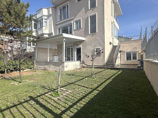 Çayyolu İlko Sitesinde Önü Açık Manzaralı, Özel Yapım Villa