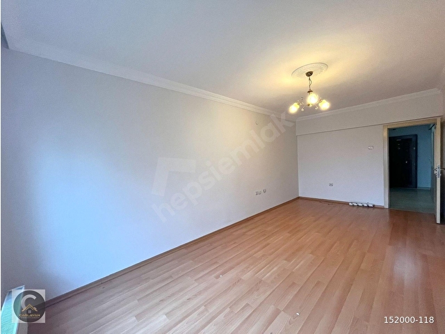 ÇAĞLAYANDAN SOKULLU CADDESİNDE ARA KATTA ÖNÜ AÇIK BAKIMLI TEMİZ 2+1 DAİRE - Görsel 3