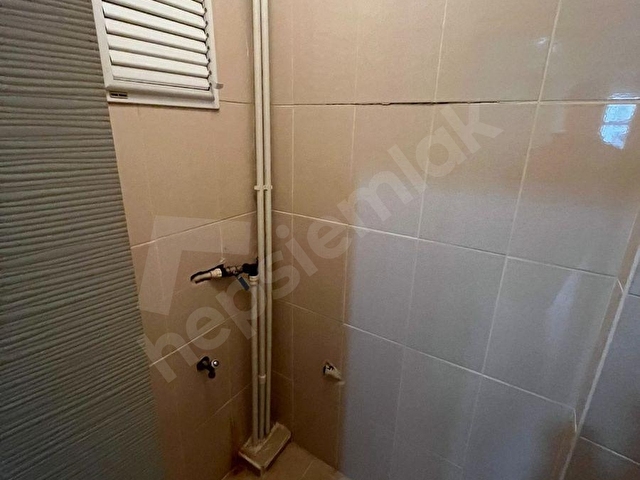 ÇAĞLAYANDAN SOKULLU CADDESİNDE ARA KATTA ÖNÜ AÇIK BAKIMLI TEMİZ 2+1 DAİRE - Görsel 22