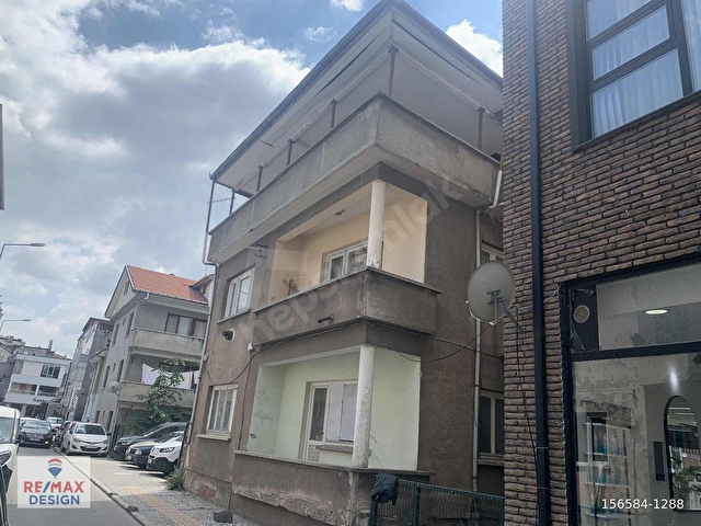 REMAX DESİGN ADAPAZARI SEMERCİLERDE 540 M2 3 KATLI KAGİR BİNA