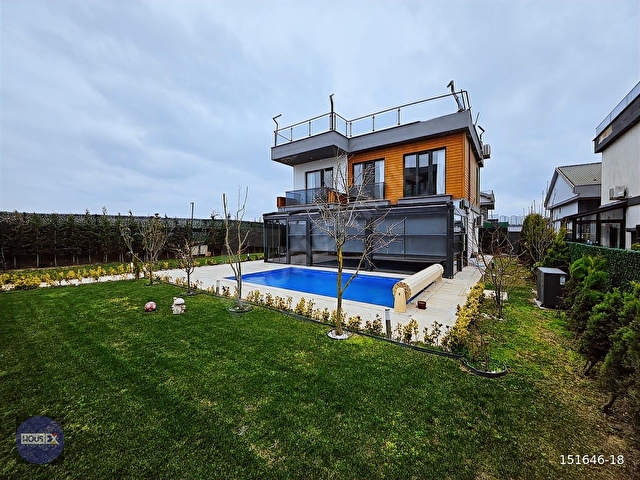 Güzelcede ÖZEL HAVUZLU Lüks Müstakil Tripleks Villa|500m² Arsa