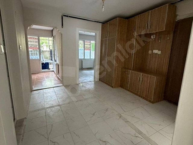 BUCA YEŞİLBAĞLAR MAHALESİNDE 2+1 100 M2 GİRİŞ KATI DOĞALGAZLI KİRALIK DAİRE