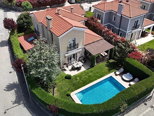ARNAVUTKÖY,NEOGÖLPARK İSTANBUL SATILIK HAVUZLU KIŞ BAHÇELİ VİLLA - Görsel 5