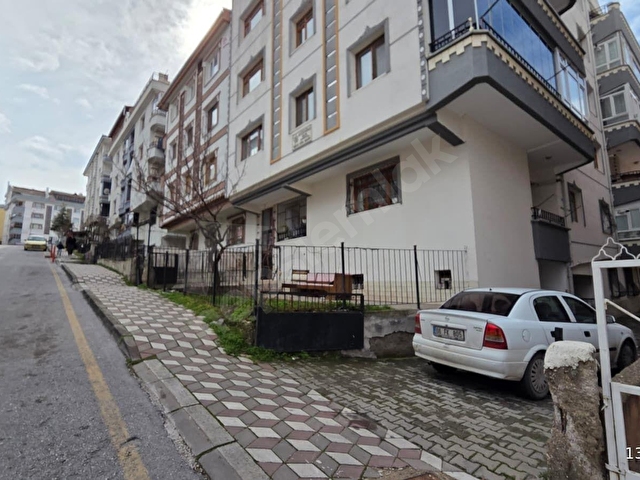 ETİMESGUT PİYADE MAHALLESİNDE 2+1//80m2 YARIM KOT