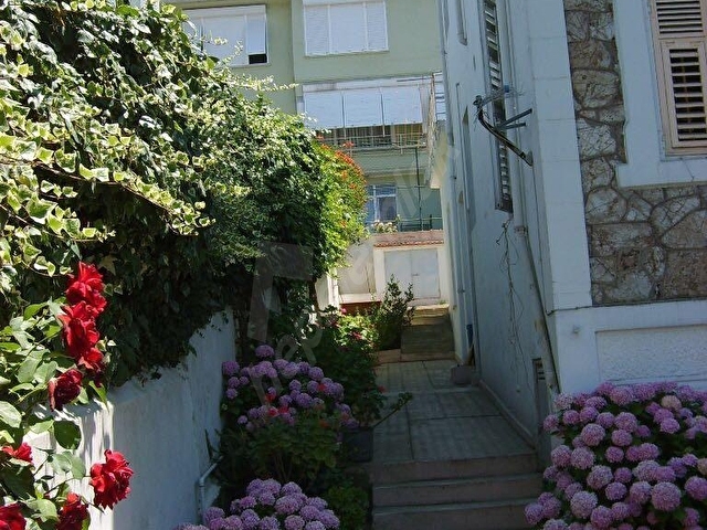BÜYÜKADANIN ENNEZİH SOKAĞINDA KAPANMAZ DENİZ MANZARALI ,455 M2BAHÇE,BEGONVİLLER İÇİNDE MÜSTAKİL KÖŞK - Görsel 7