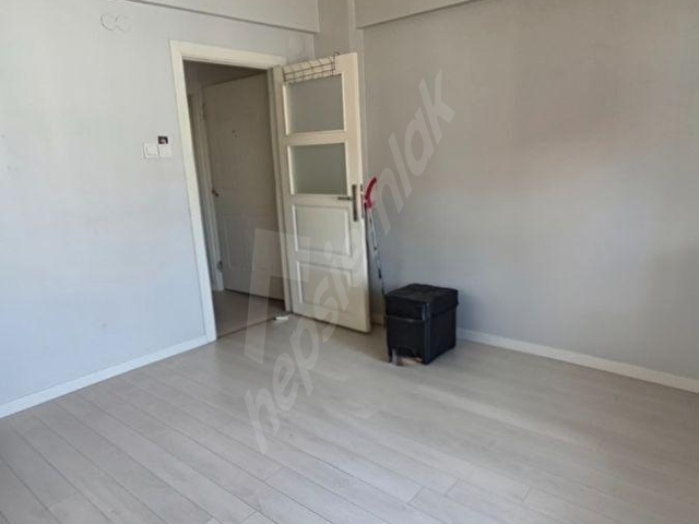 Ortaköy de Sahile Yakın Yokuşsuz Boş 1+1 Kiralık Daire - Görsel 2