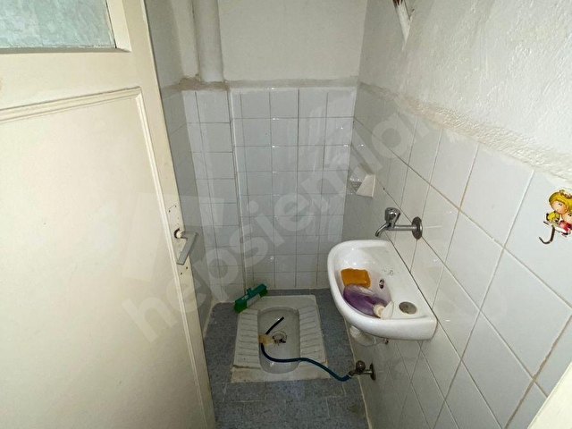 YUNUSEMRE CAD.7/6 KAT 110 M2.ASANSÖRLÜ 2+1 ÇARŞI İÇİ DAİRE BOŞ D - Görsel 5