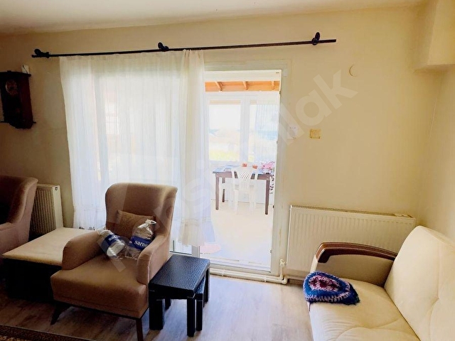 Yenifoçada Eşsiz Konumda Denize Sıfır Bahçeli Kiralık - Görsel 12