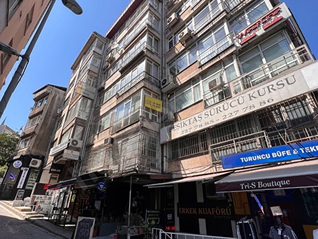 BEŞİKTAŞ BARBAROS BULVARININ YAN PARALERİNDE 4+1 SATILIK DAİRE