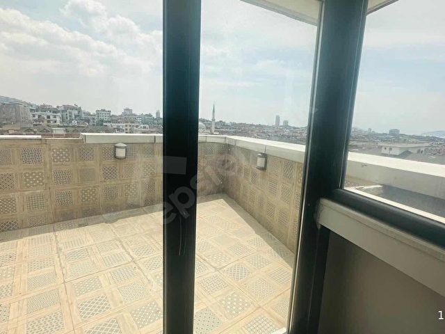SRL DEN KÜÇÜKYALIN METRONUN DİBİNDE DENİZ MANZARALI 4+2 TERASLI - Görsel 5