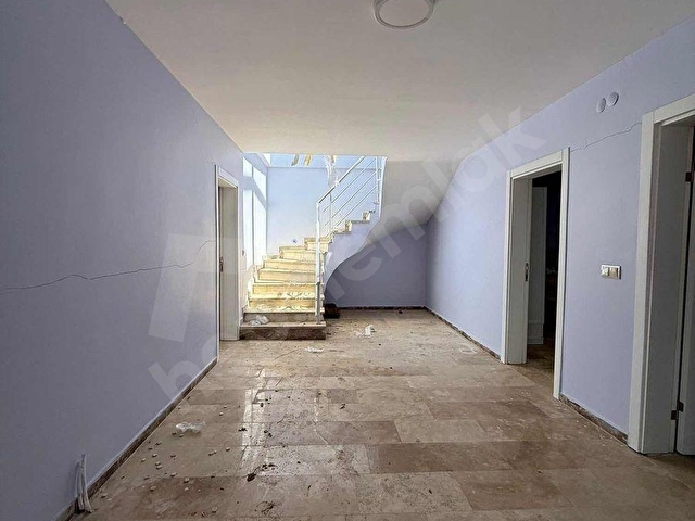 ŞEHİR MERKEZİNDEN KAÇMAK İSTEYENLER İÇİN 3+1 GENİŞ KİRALIK VİLLA - Görsel 12
