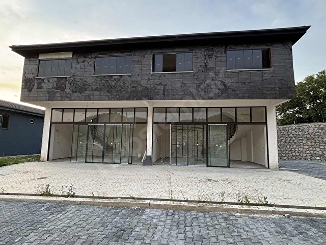 Galericiler Sitesinde 300 m² Açık Alanlı Kiralık İkiz Dükkan