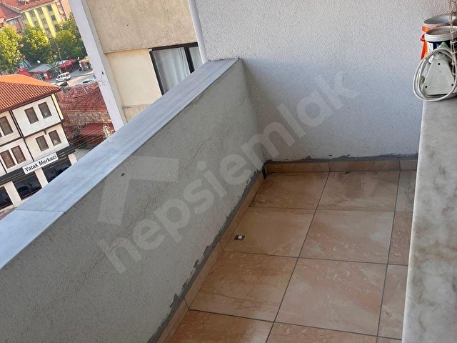 Bankalara 2 dakika mesafede  eşyalı kiralık daire - Görsel 4