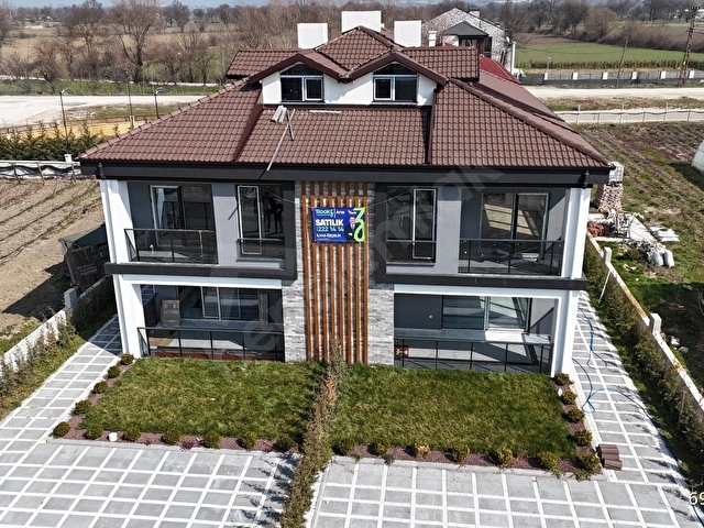 BOLU MERKEZ YENİMAHALLE 3 CEPHE 6+1 TRİPLEKS LÜKS VİLLA