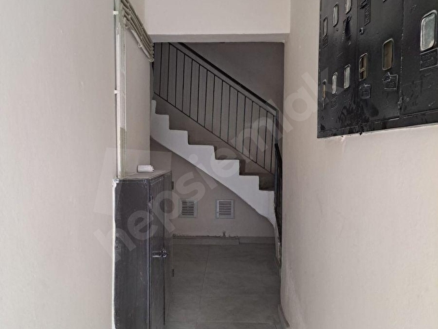KUŞADASI ŞEHİR MERKEZİNDE SATILIK YENİ TADİLATLI 2+1 DAİRE - Görsel 4