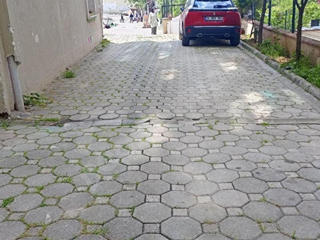 ÇEKMEKÖY ÇATALMEŞE MERKEZİ KONUM 3+1 125 M2 ASANSÖRLÜ BALKONLU - Görsel 2