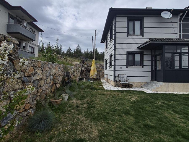 Akçaova Merkezde Ormana Sıfır Villa - Görsel 3