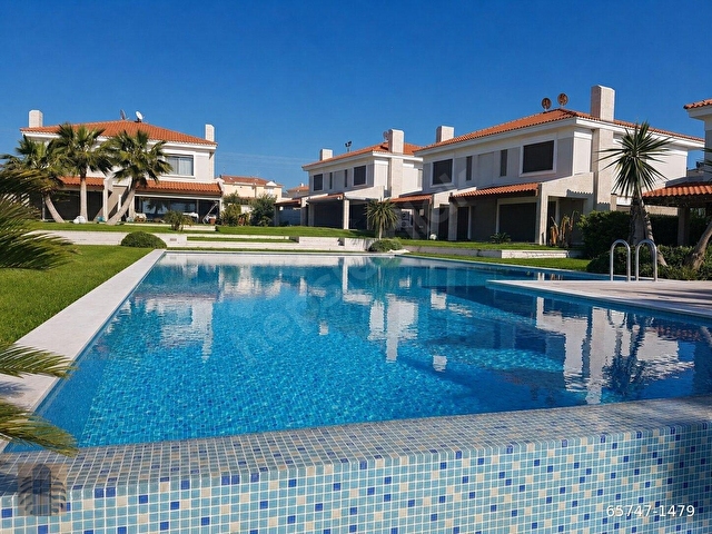 (A1479) Denize Yürünür, Havuzlu site, Geniş Bahçe, Bakımlı Villa - Görsel 4