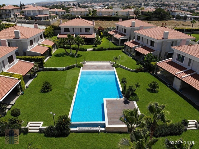 (A1479) Denize Yürünür, Havuzlu site, Geniş Bahçe, Bakımlı Villa - Görsel 3