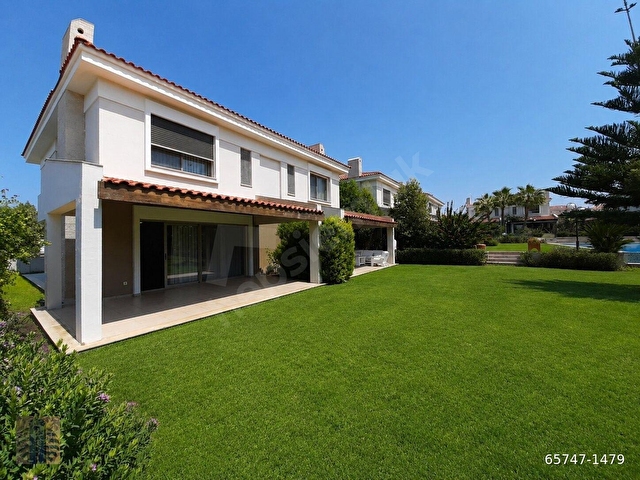 (A1479) Denize Yürünür, Havuzlu site, Geniş Bahçe, Bakımlı Villa - Görsel 7