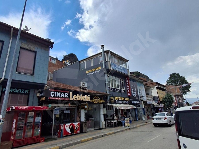 OSMANCIKTA ESKİ BELEDİYE KARŞISI A.MENDERES CADDESİNDE 70 M2 GENİŞ DÜKKAN - Görsel 11
