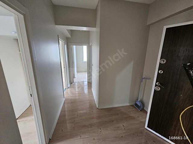 GÜVENLİKLİ,BAHÇELİ VE OTOPARKLI AİLE SİTESİNDE SATILIK 2+1