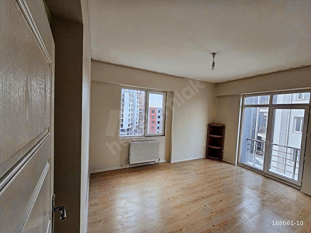 GÜVENLİKLİ,BAHÇELİ VE OTOPARKLI AİLE SİTESİNDE SATILIK 2+1 - Görsel 3