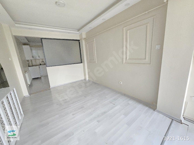 YEŞİLKÖY ÇARŞIDA HER İŞE UYGUN BAHÇELİ DÜZ GİRİŞ - Görsel 14