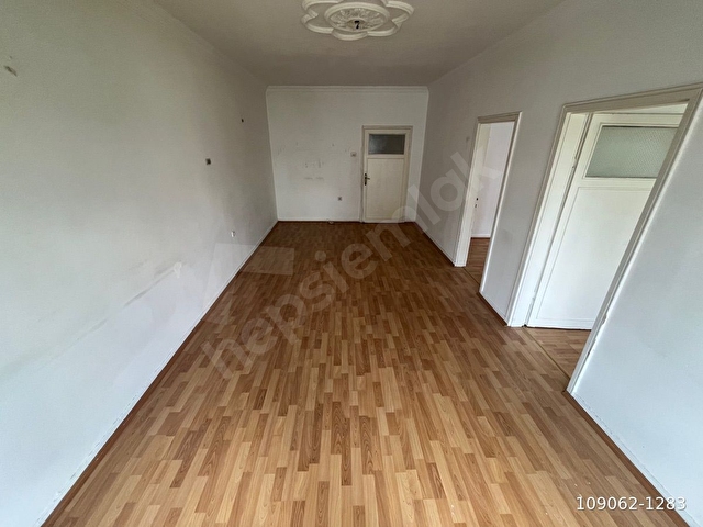 DOĞUŞDAN TEPEBAŞINDA KATTA KLASİK SALON 3+1 KİRALIK DAİRE - Görsel 4