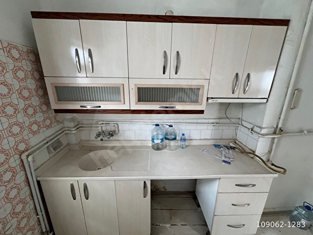 DOĞUŞDAN TEPEBAŞINDA KATTA KLASİK SALON 3+1 KİRALIK DAİRE - Görsel 17