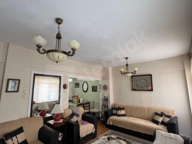 ÜSKÜDAR ZEYNEP KAMİLDE MERKEZİ LOKASYONDA ARA KAT DAİRE - Görsel 5