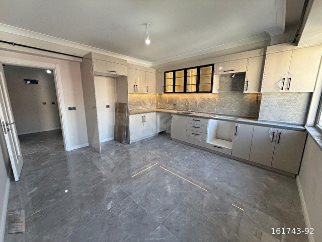 SIFIR 160m2 3+1 ÇATI DUBLX PİYALE PAŞA MAH. ANA CADDEYE 200 METRE MESAFEDE YERDEN ISITMALI