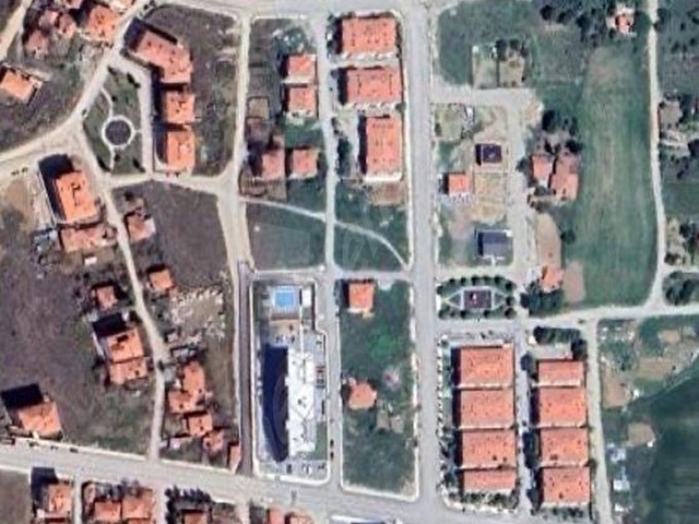 388m2 3 Kat imarlı Villa/Apartman arsası