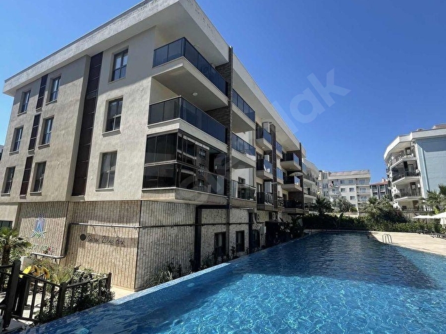 Kuşadası Değirmenderede 2+1 Havuz Cepheli Full Eşyalı Daire