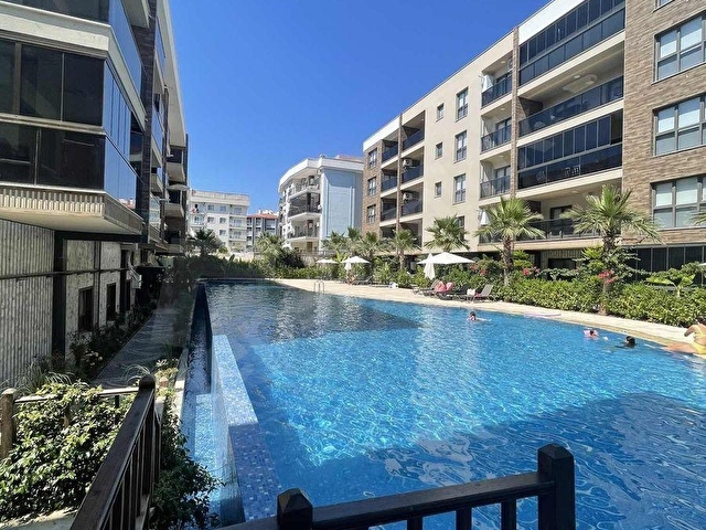 Kuşadası Değirmenderede 2+1 Havuz Cepheli Full Eşyalı Daire - Görsel 24