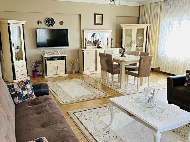 BÜYÜKÇEKMECEDE K.UYGUN 5+2 OTOPARKLI-BALKONLU 250m2 SATILIK - Görsel 14