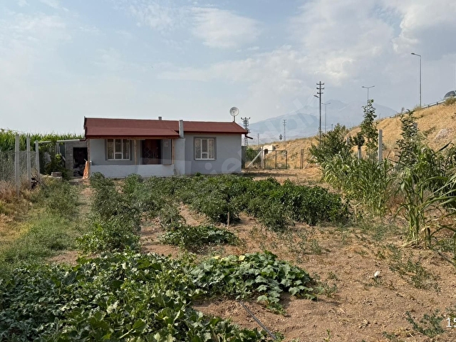 ÖZ GAYE EMLAKTAN DEVELİ GÜNEYAŞAĞI MAHALLESİ DOLAP MEVKİNDE SATILIK BAĞ EVİ - Görsel 15
