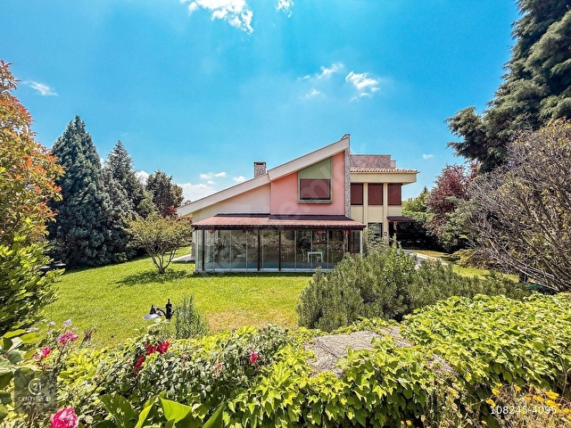 ÇAĞDAŞKENTTE SATILIK 5+1 KÖŞE VİLLA