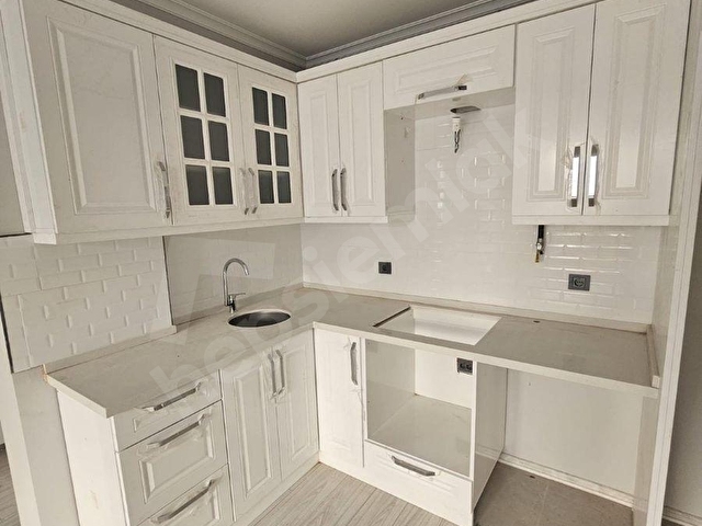 manisa muradiye mahallesinde merkezi konumda 1+1 satılık daire - Görsel 5