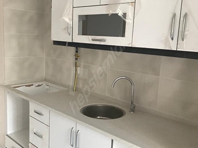 HÜRRİYET MAHALLESİNDE ARA KAT 2+1 ASANSÖRLÜ GENİŞ DAİRE