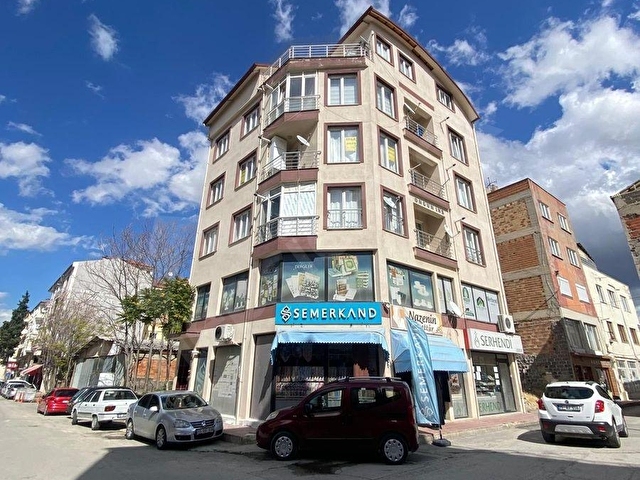BURDUR MERKEZ KONAK AMERİKAN MUTFAKLI SATILIK 2+1/60 M2. DAİRE