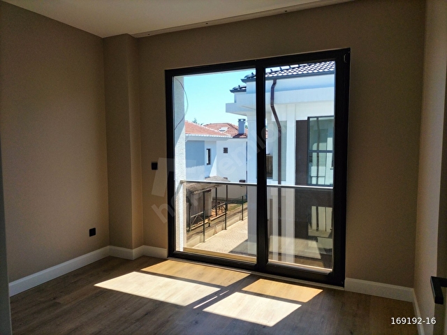 KUMBABA DA DENİZE VE PLAJA YAKIN HAVUZLU 225m2 5+1 KİRALIK VİLLA - Görsel 24