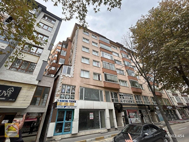 ÖZEVİMDEN ANA CADDE KENARINDA SATILIK GENİŞ BAKIMLI 2+1 - Görsel 2