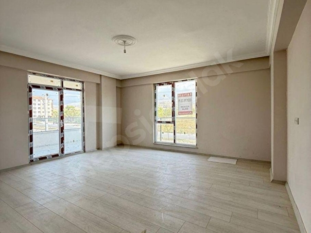 TOROS MAHALLESİNDE SATILIK 3+1 LÜKS DAİRE - Görsel 2