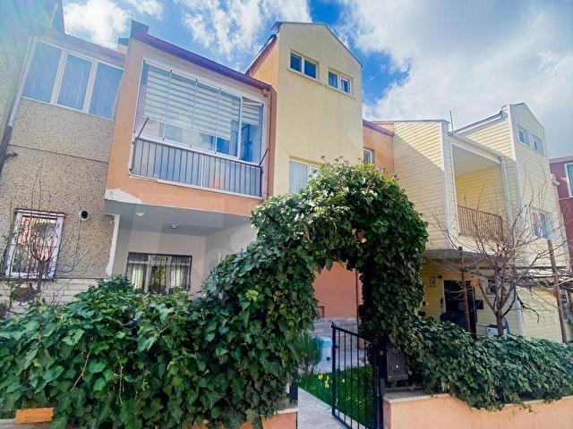 EMAR GYMDEN İLKYERLEŞİM MAH.SPORCULAR SİT.DE GENİŞ BAHÇELİ - Görsel 28