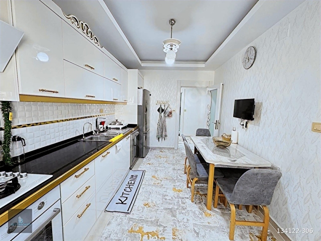 SU YOLU CADDESİNDE BAKIMLI GÖBEK KAT CAM BALKONLU SATILIK DAİRE - Görsel 5
