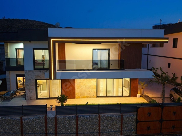 En Modern Villa ! Asansörlü, Denize 400 Metre Lüks Villa - Görsel 3