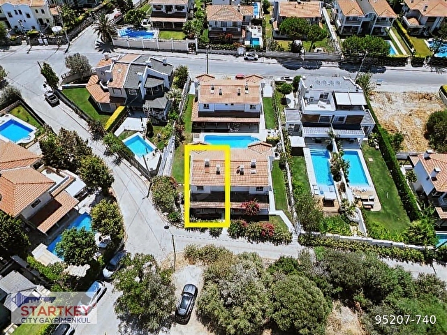 Çeşme Boyalıkta Satılık Havuzlu 3+1 Dubleks Villa