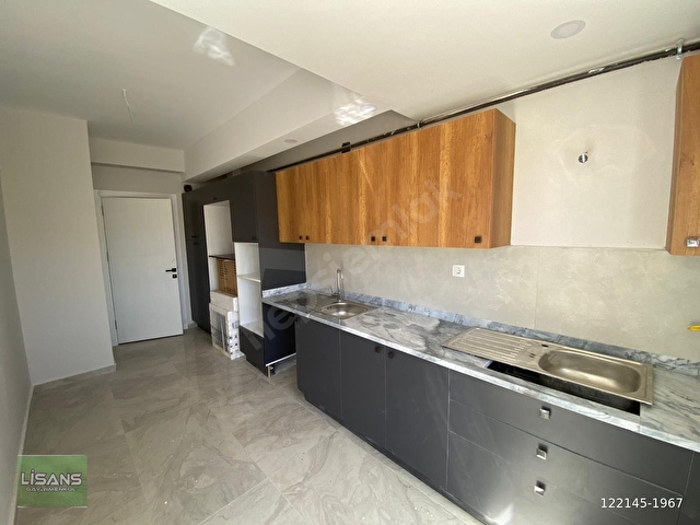 KABASAKALDA YOLA 5 DK. MESAFEDE KAPALI MUTFAKLI 3+1 ÇİFT BANYO ÇOK CAZİP FİYAT - Görsel 4